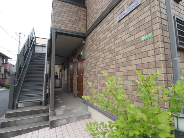 エントランス　植栽がポイント