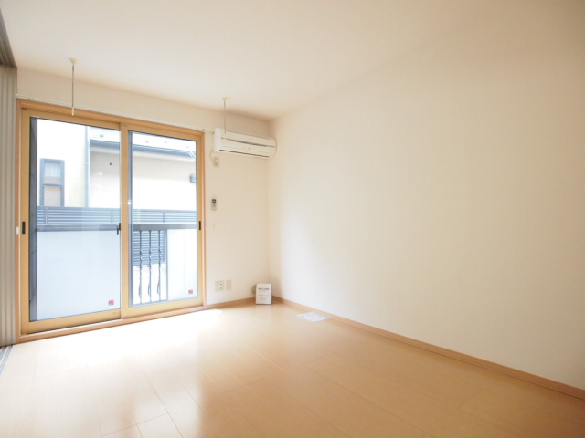 居室・リビング　南向きの明るいリビング※別部屋参考