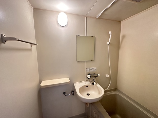 洗面設備　別部屋参考写真です