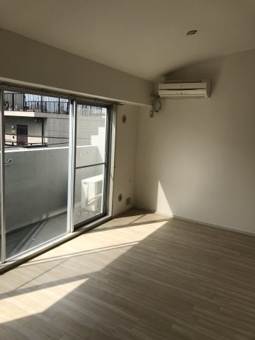 居室・リビング　ゆったり過ごせる居間です