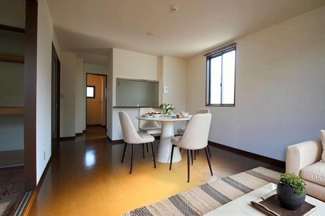 居室・リビング　ＣＧで家具等を配置したもので家具等は含まれません。