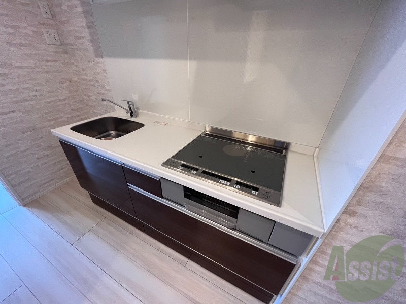 キッチン　ＩＨのシステムキッチンです。同時に調理できそうですね。