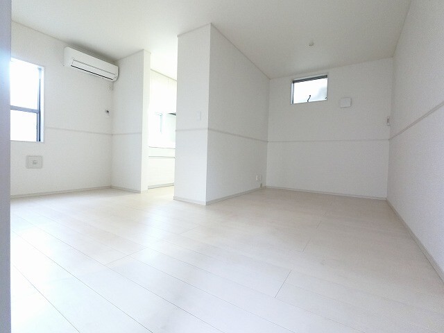 居室・リビング　※室内は現況を優先します