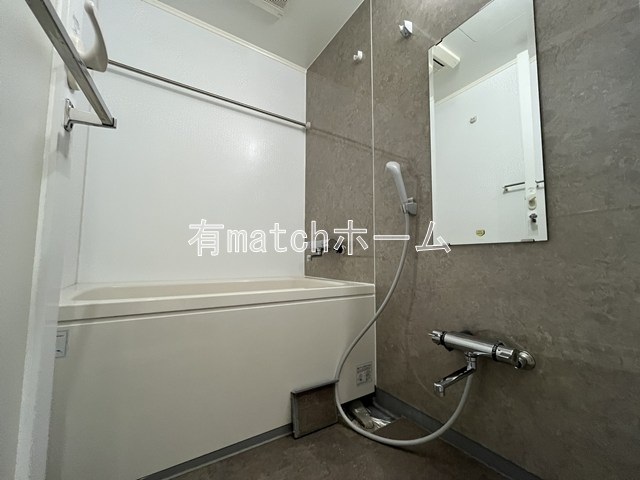 バス・シャワールーム　落ち着いた空間のお風呂です