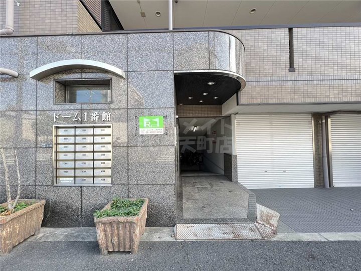 エントランス　建物の内部です