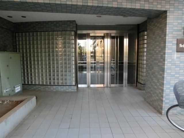 エントランス　オートロック付きのエントランス