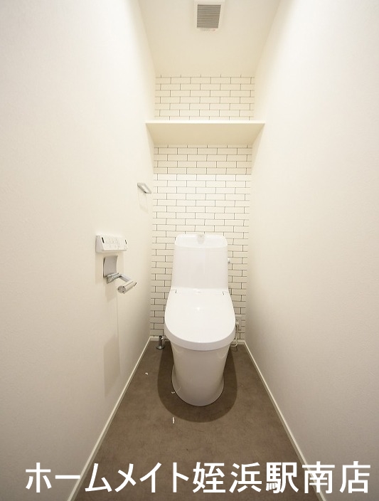 トイレ　★トイレは1階2階にそれぞれ設置♪★※別部屋反転写真