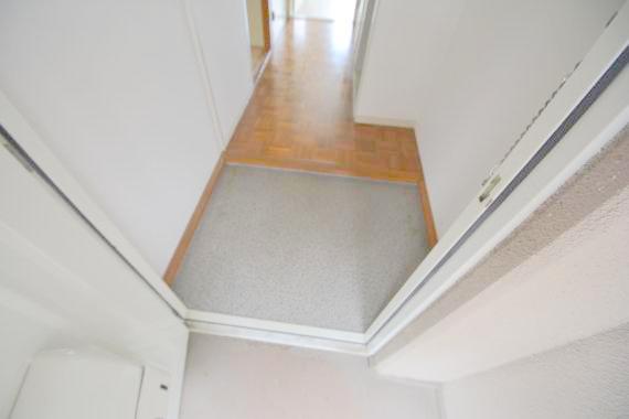 玄関　玄関を開けると解放感のある空間がひろがりますよ。