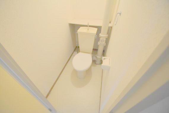 トイレ　スタンダードなトイレは清潔感があってずっと居たくなりますね。