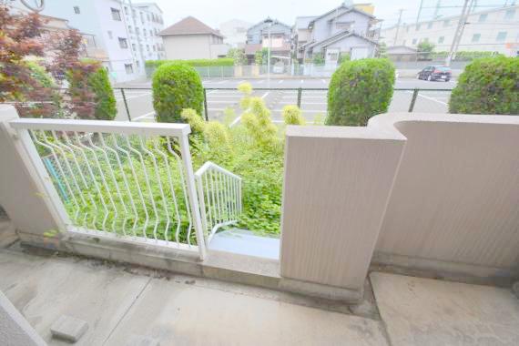 バルコニー　風通しの良いバルコニー。洗濯物もよく乾きそうです。