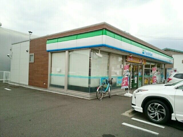 コンビニ　ファミリーマート　大和町焼野店（コンビニ）まで180m