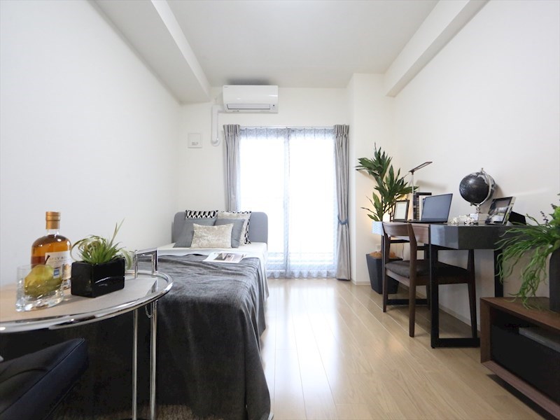 バルコニー　洋室8.5帖　エアコン完備　クローゼット付　南面バルコニー