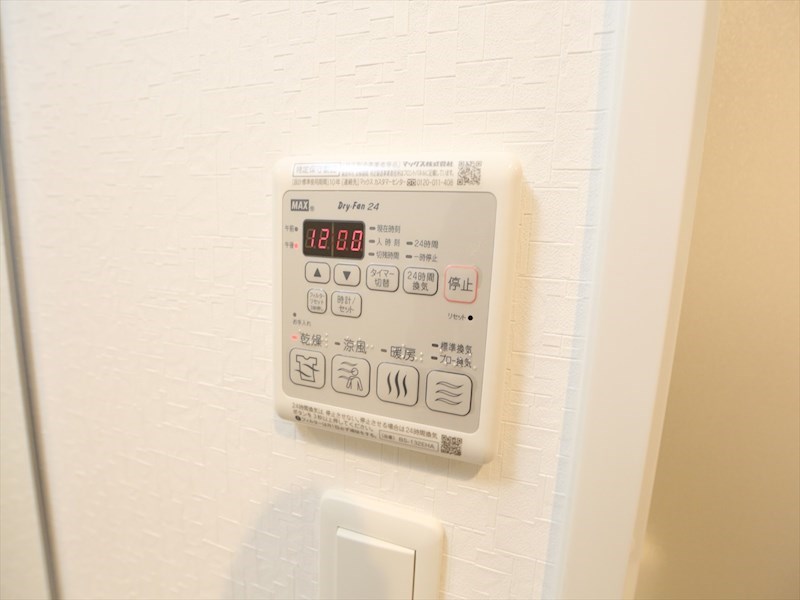 その他設備　浴室暖房乾燥機付き