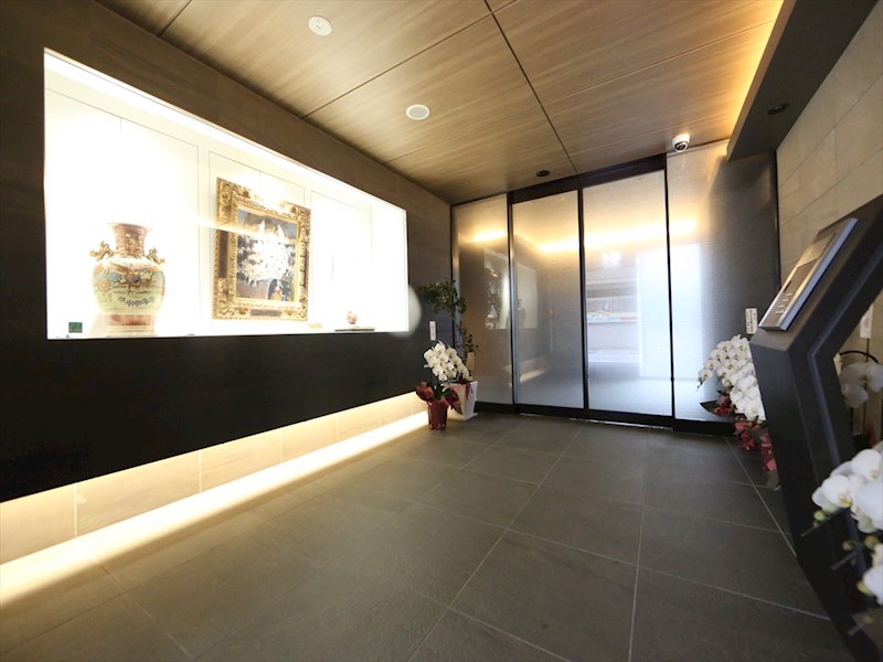 エントランス　エントランス　オートロック　宅配ＢＯＸ　防犯カメラ