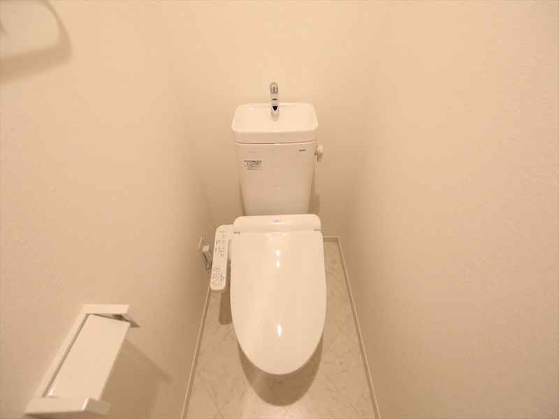 トイレ　温水洗浄暖房便座付トイレ