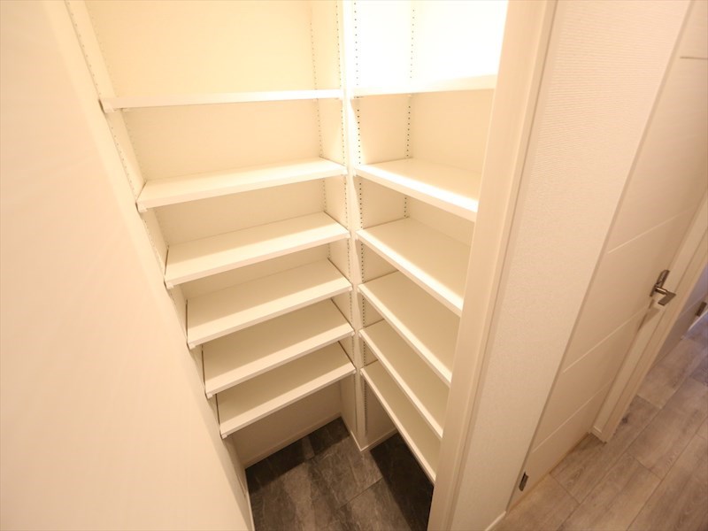 玄関　玄関　シューズインクローク（収納充実してます）