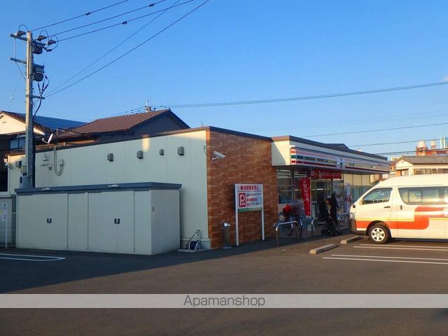 コンビニ　セブンイレブン（コンビニ）まで898m