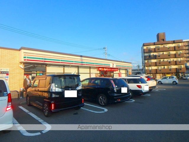 コンビニ　セブンイレブン（コンビニ）まで961m