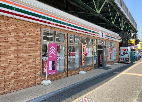 コンビニ　セブンイレブン京急ST大森海岸店（コンビニ）まで138m