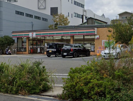 コンビニ　セブンイレブン（コンビニ）まで110m