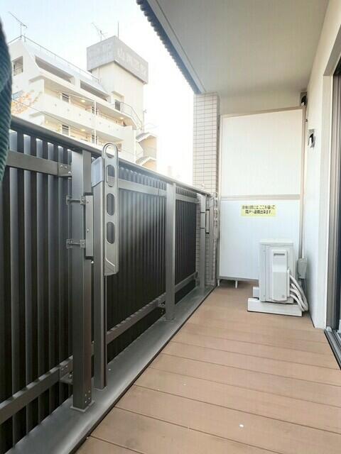 バルコニー　外からの目が気にならないバルコニーで洗濯物が干せます