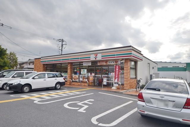 コンビニ　セブンイレブン鴻巣氷川町店（コンビニ）まで657m