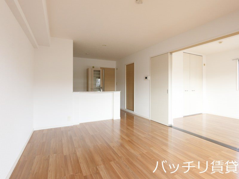 居室・リビング　別号室タイプの為、現状を優先いたします