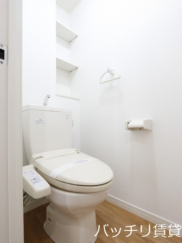 トイレ　別号室タイプの為、現状を優先いたします