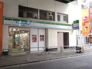 コンビニ　ファミリーマート小岩西口店（コンビニ）まで72m