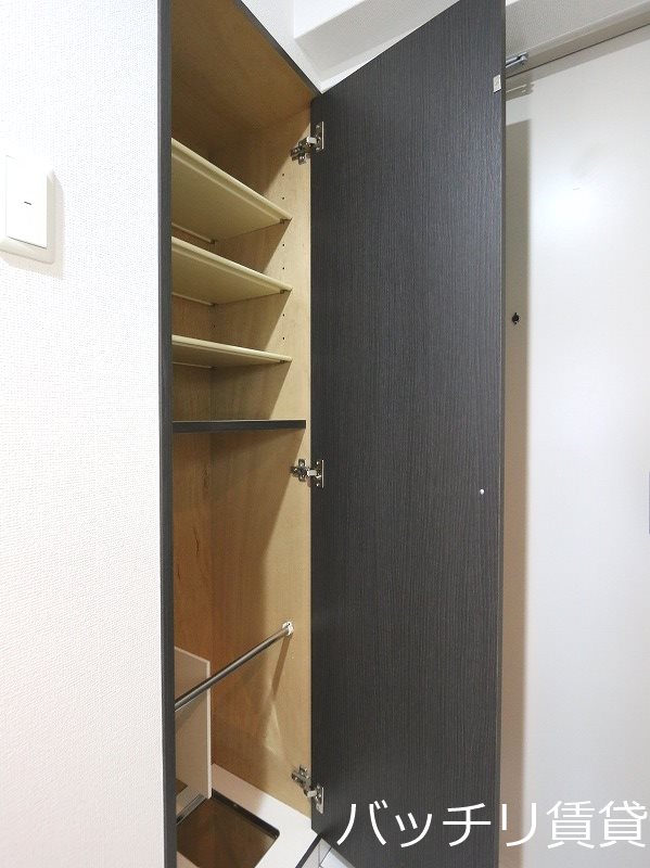 玄関　※同型タイプの為現状優先