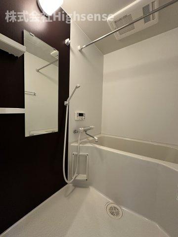 バス・シャワールーム　コンパクトで使いやすいお風呂です