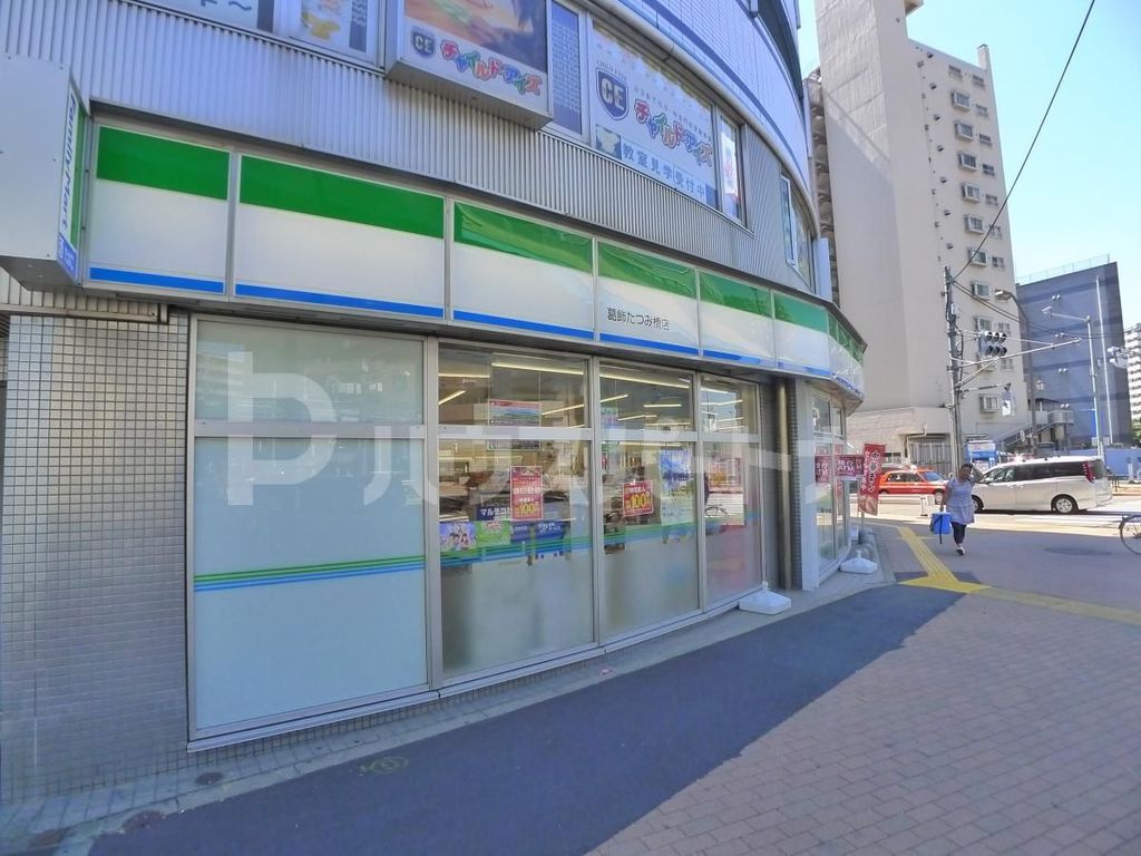 コンビニ　ファミリーマート葛飾たつみ橋店（コンビニ）まで140m