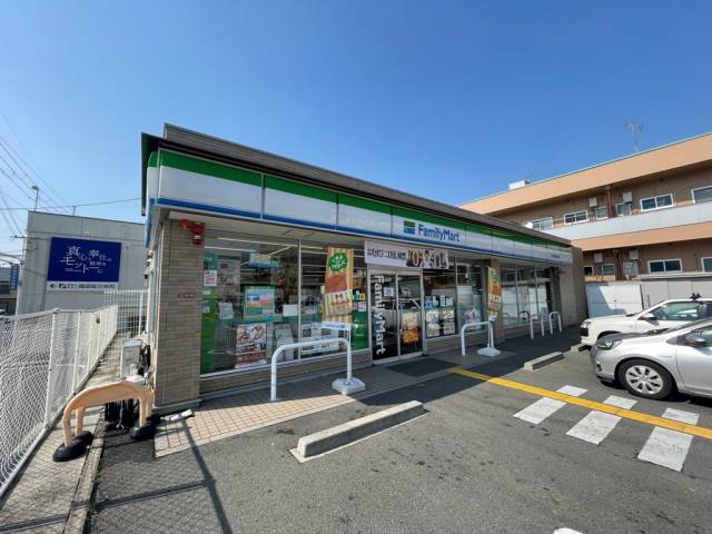 コンビニ　ファミリーマート（コンビニ）まで705m