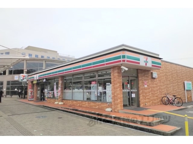 コンビニ　セブンイレブン生駒白庭台駅前店（コンビニ）まで1800m