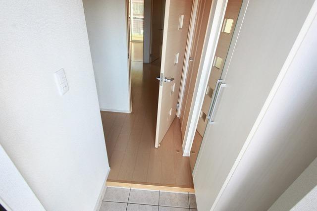 玄関　同タイプの写真です。