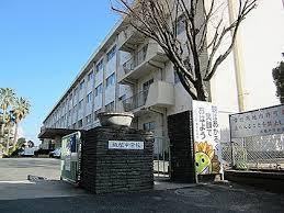 中学校　北九州市立板櫃中学校（中学校）まで828m