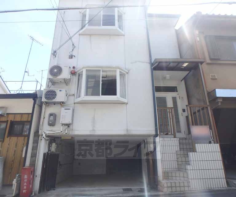 鷹峯旧土居町貸家の外観写真