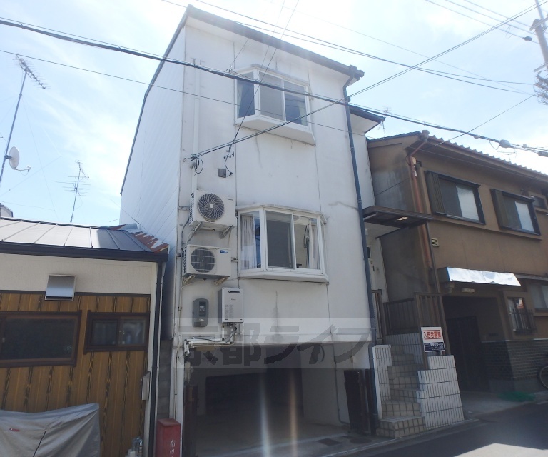 鷹峯旧土居町貸家の外観写真