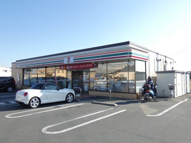 コンビニ　セブンイレブン（コンビニ）まで766m