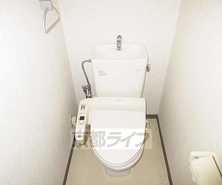トイレ　ウォシュレット付きです。