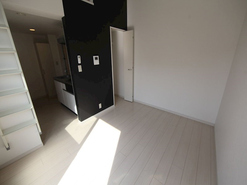 居室・リビング　洋室8.4帖　ロフト5.8帖（収納としても使えます）