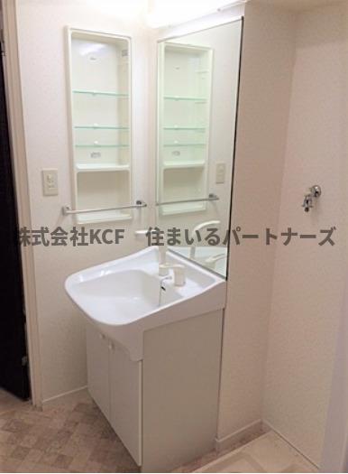 洗面設備　独立洗面化粧台が付いています