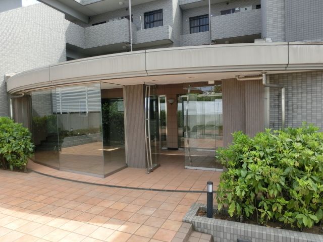 エントランス　きれいなエントランスです