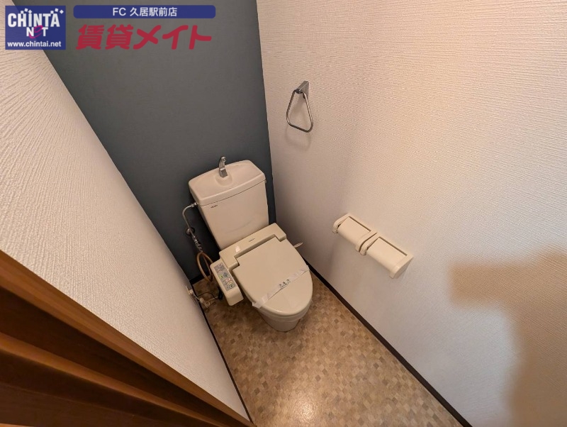 トイレ　同物件別部屋写真