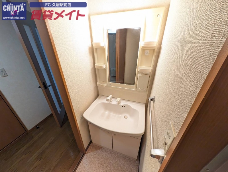 洗面設備　同物件別部屋写真