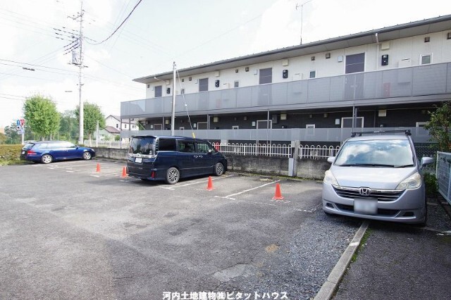 駐車場　類似室内