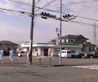 コンビニ　ファミリーマート宇東川東町店（コンビニ）まで272m
