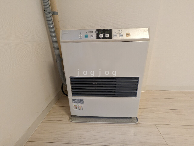 その他設備　灯油ＦＦ式ストーブ