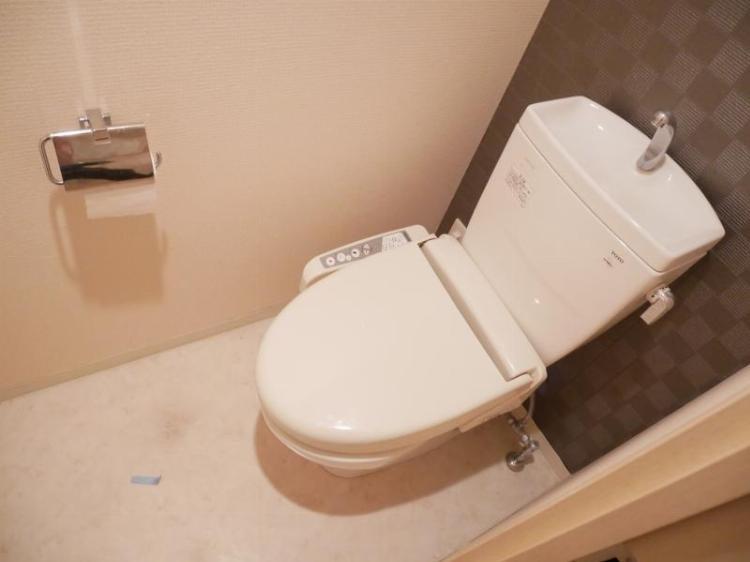 トイレ　別号室の写真になります。現況優先。