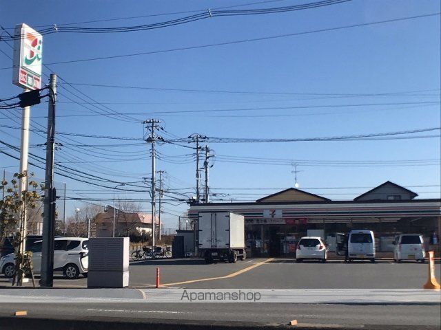 コンビニ　セブンイレブン（コンビニ）まで240m